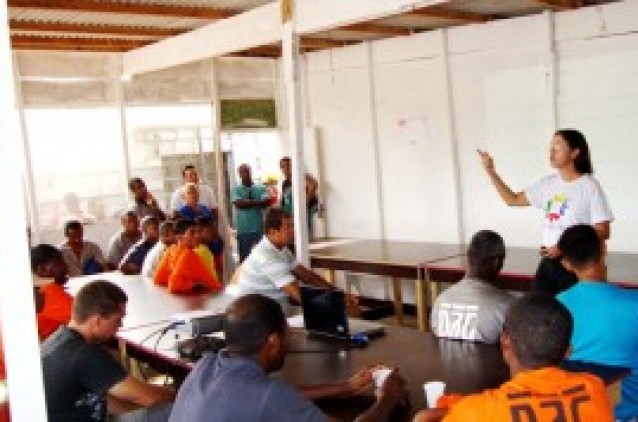 Programa de palestras discute uso e abuso do álcool