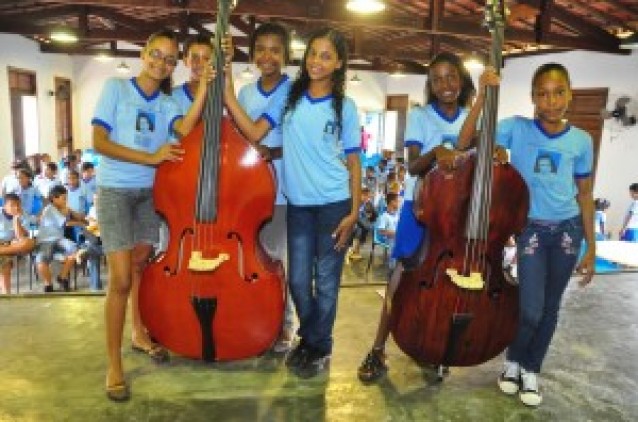 CESA recebe instrumentos musicais