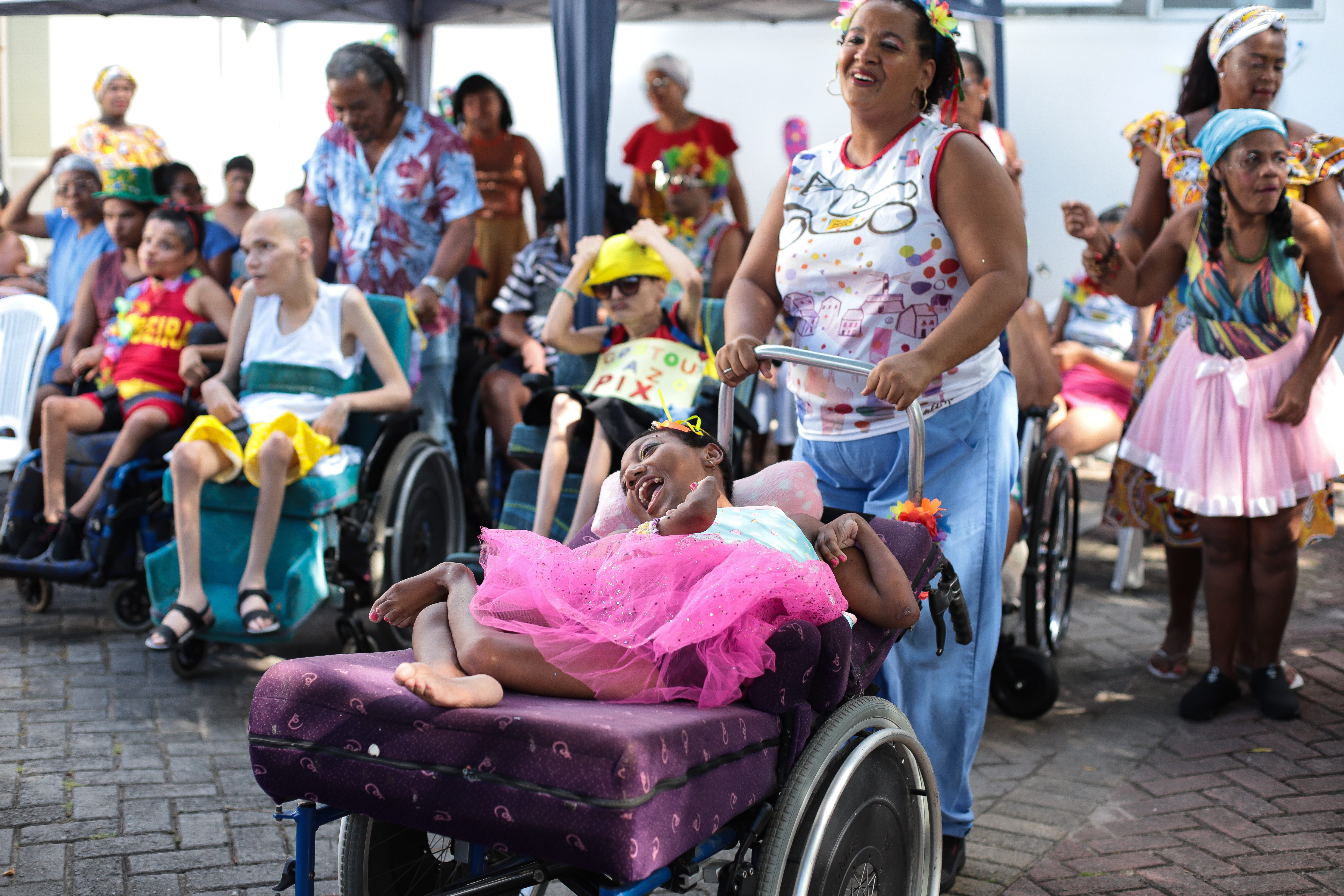 Pessoas com deficiência acolhidas pela OSID ganham programação especial no carnaval