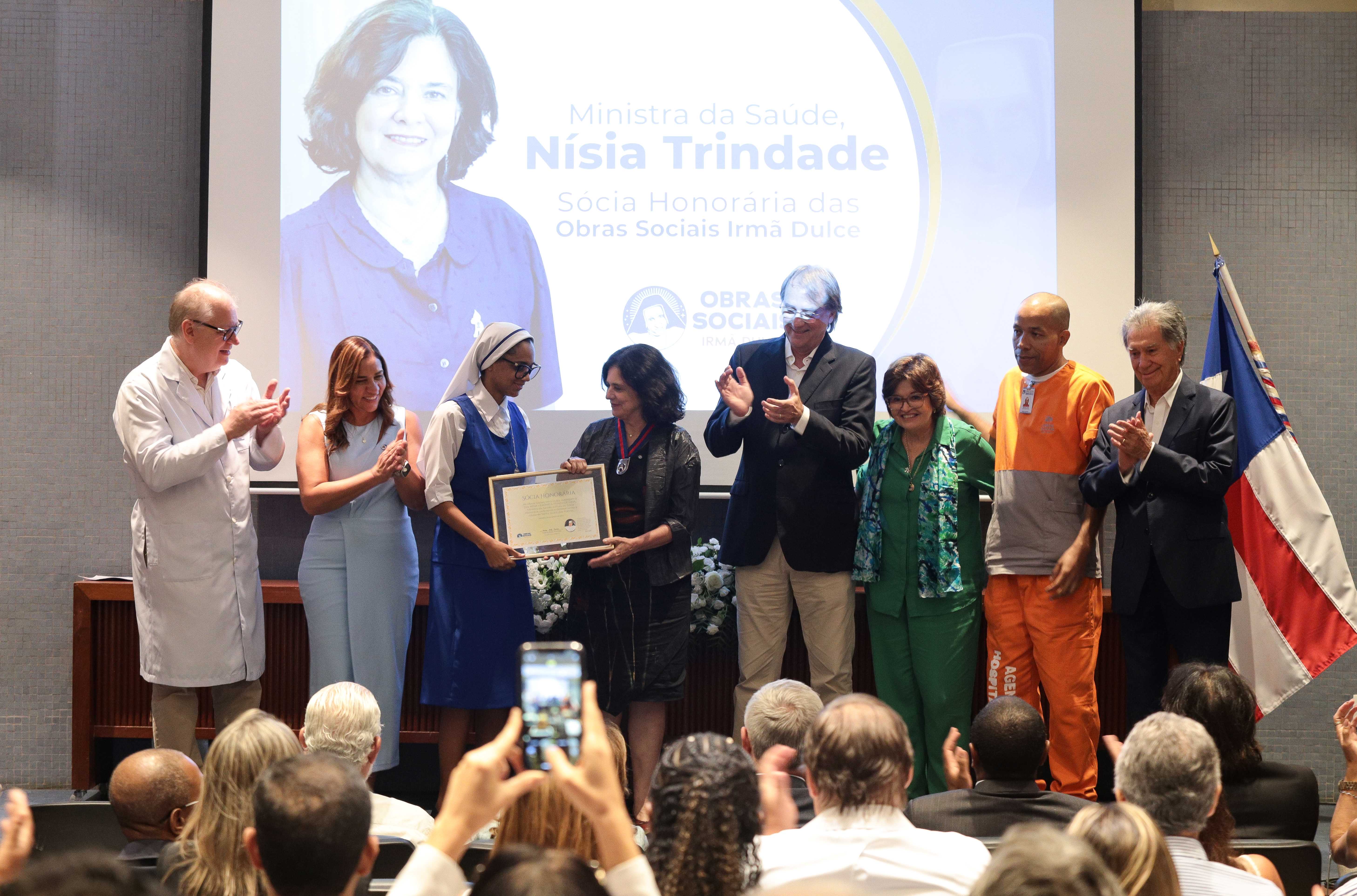 Nísia Trindade é agraciada com o título de Sócia Honorária  das Obras Sociais Irmã Dulce